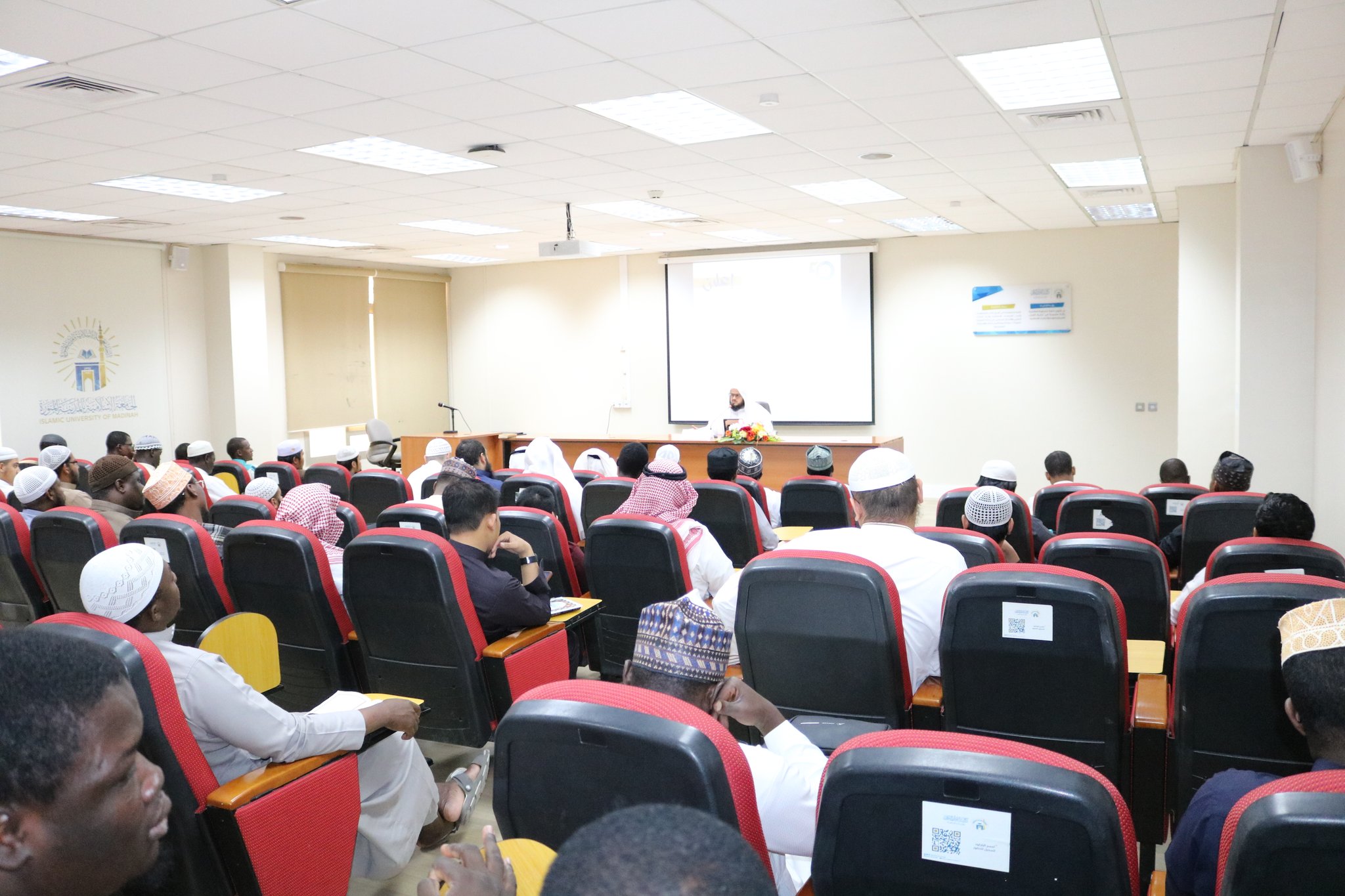 تنفيذ لقاء أكاديمي لطلاب كلية القرآن الكريم بالتعاون مع وحدة التوعية الفكرية يوم الاثنين 30-10-1446